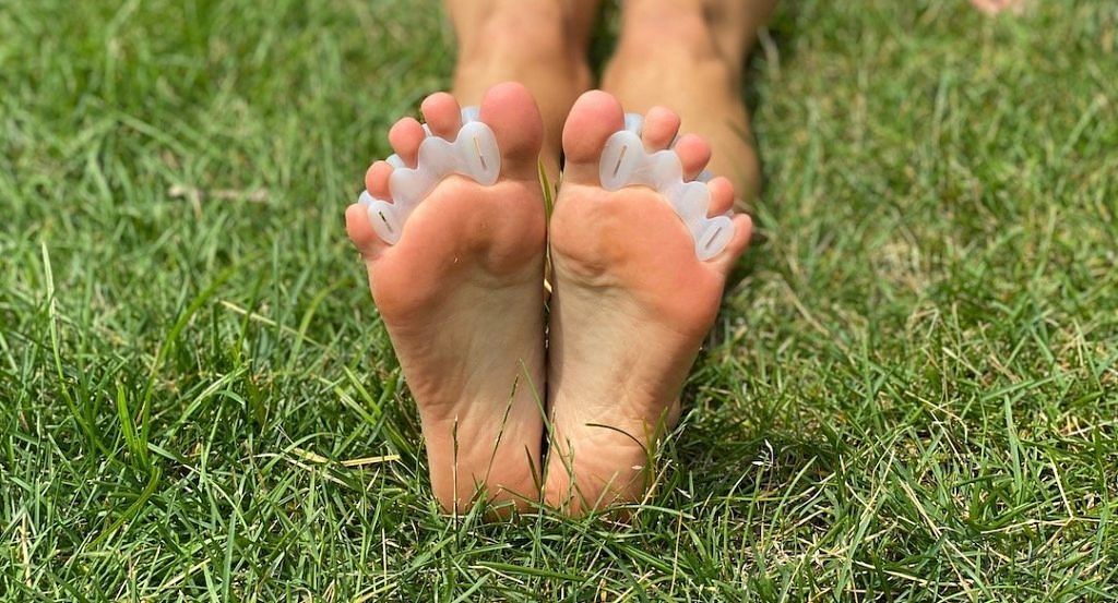 Toe spacers (Image via Getty Images)